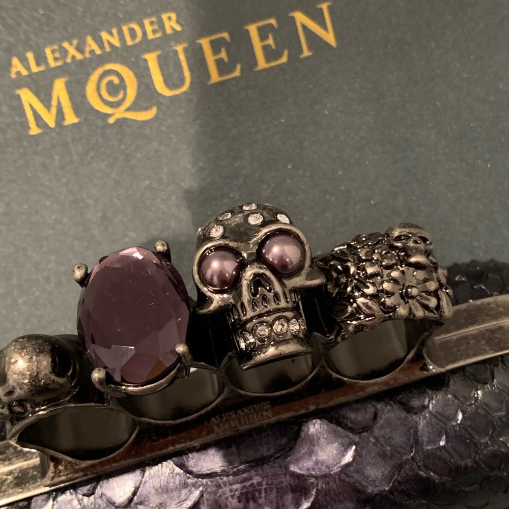 💗SOLD💗Alexander McQueen Box Knuckle Clutch - Picture 4 of 8